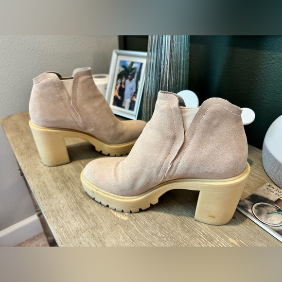 Dolce Vita Cashe H20 Suede Lugged Sole Block Heels 8 - Picture 7 of 8